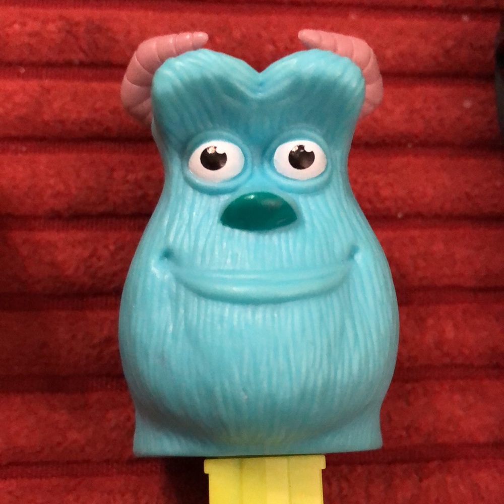Pez Dispensers, Monsters, Black Bat and Feet Bug. - Picture 8 of 9
